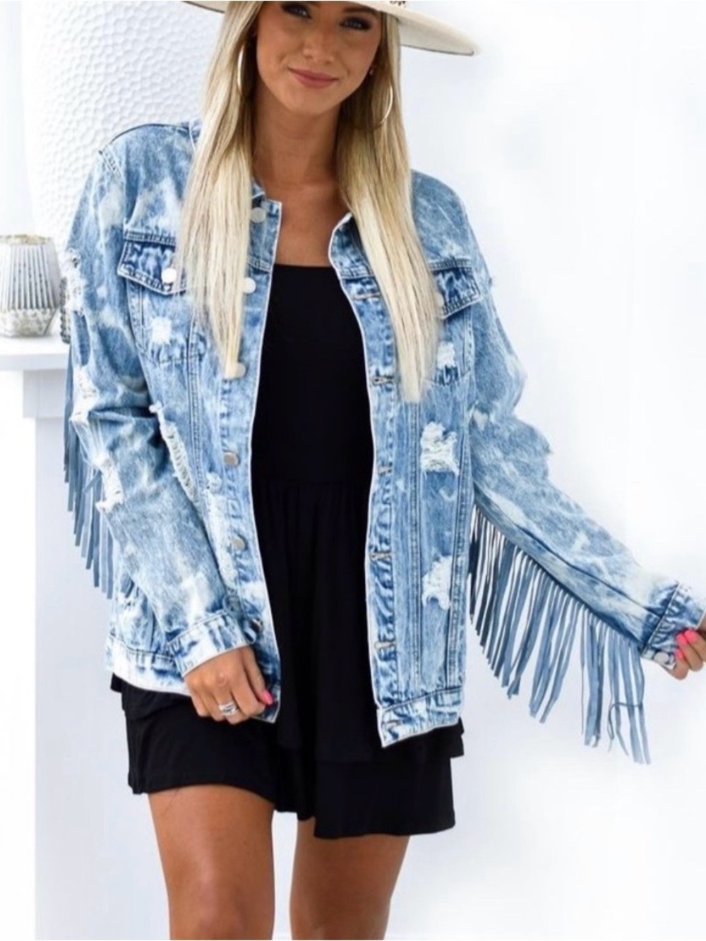 Fantastic Fawn Distressed Acid Washed Denim Fringe Jacket Women’s Size Large